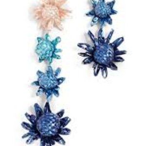 All Things Mochi raffia Hibiska earrings, post